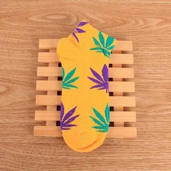 Hauskoja sukkia eri väreissä lehtien koolla 38-44 unisex Yellow, Green, Purple