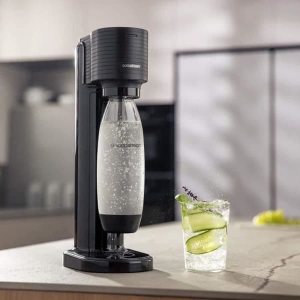 SODASTREAM-sooda- ja hiilihapotettu vesiautomaatti - GAIA musta - 1 astianpesukoneen kestävä pullo - 1 60 litran kaasutäyttöpakkaus