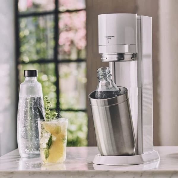 SODASTREAM-sooda- ja hiilihapotettu vesiautomaatti - DUO valkoinen - 2 lasikannua - 2 pulloa - 1 60 litran kaasutäyttöpakkaus