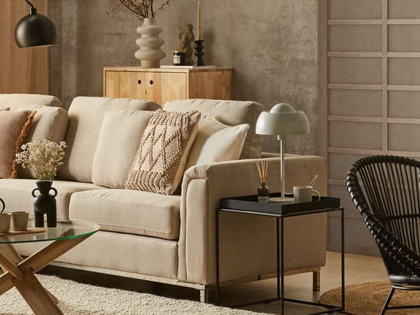 Sidebord sort metal firkantet plade med et moderne look
