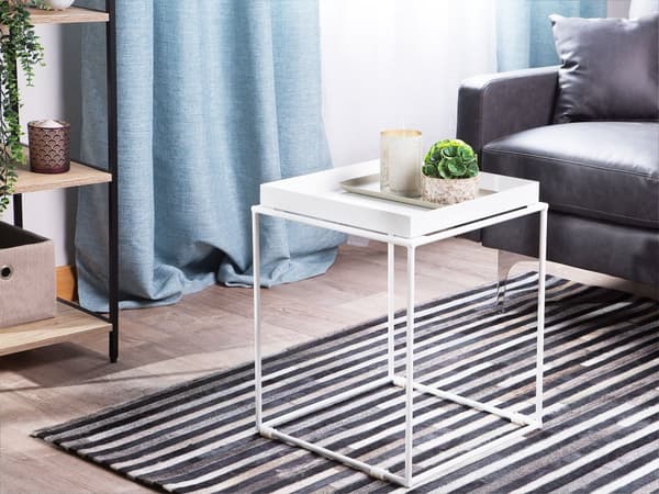 Sidebord hvid metal firkantet plade med et moderne look