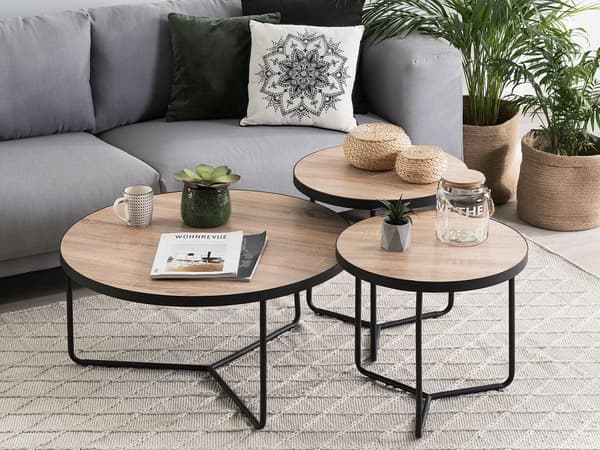 Uppsättning av 3 Sidobord Ljusbrun Skiva Svarta Metallben Rund Olika Storlekar Vardagsrum Kaffebord