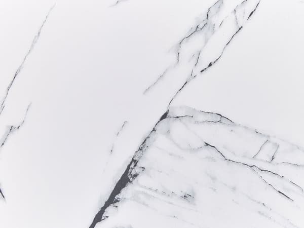 Sofabord Hvidt med guld MDF-jern ⌀ 50 cm Marmoreffekt Top Metalbund Åbent stel Glamourstil