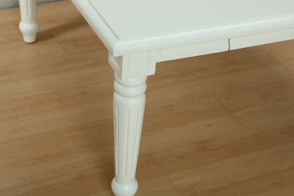 Amaretta sofabord 100x100 cm med 1 skuffe i antik hvid, antik patineret.
