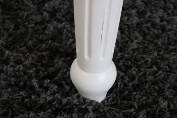 Amaretta sofabord 100x100 cm med 1 skuffe antikk hvit, antikk patinert.
