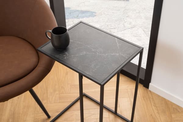 Infinity sidobord marmor look svart.