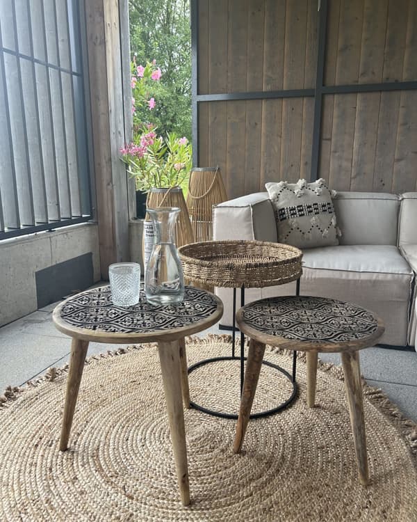 Set med 2 Sidobord Ljust Mangoträ Dekorativt Soff Sidobord Små Vardagsrumsmöbler Orientalisk Design
