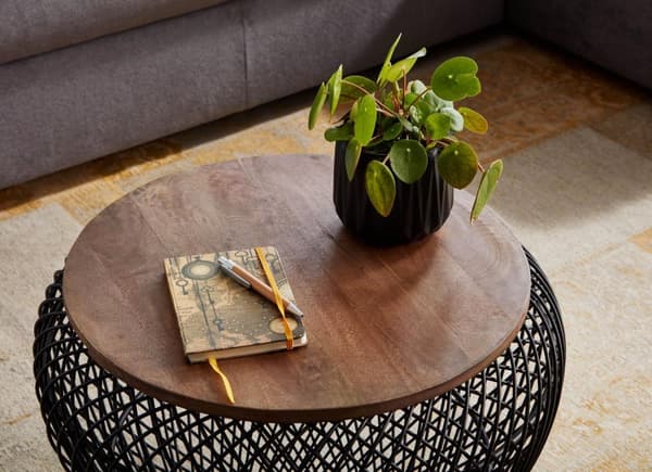 Rootz sofabord mango massivt træ metal 60x60x45 cm sort rundt med opbevaringsplads - Design stuebord fletbord moderne - Endebord sofa bord trådkurv st