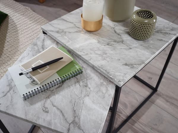 Rootz design sidobord set om 2 marmor ser vit ut - Soffbord 2 delar bordsram svart - Små vardagsrumsbord Moderna häckbord