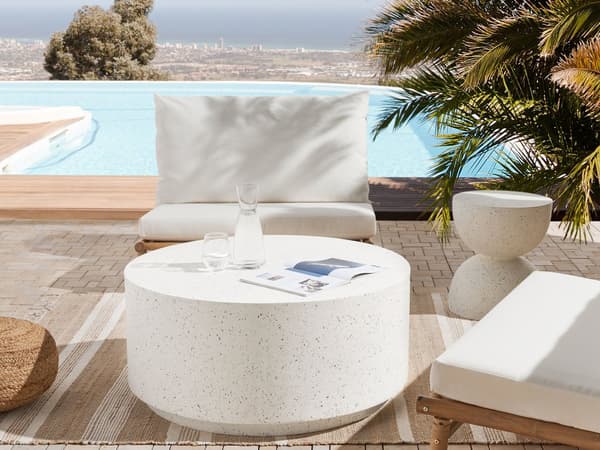 Accent Soffbord Vit med Terrazzoeffekt MgO Glasfiber Rund Form UV Fläck Rost Vatten Väderresistent Modern Utomhus Vardagsrum