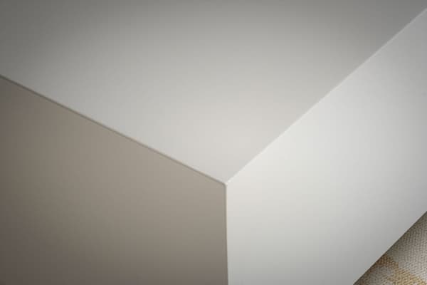 Rootz Elegant Sofabord - Kubebord - Højglans finish - Hvid - Fjernbetjeningsopbevaring - Alsidigt design - 60 cm x 60 cm x 35 cm