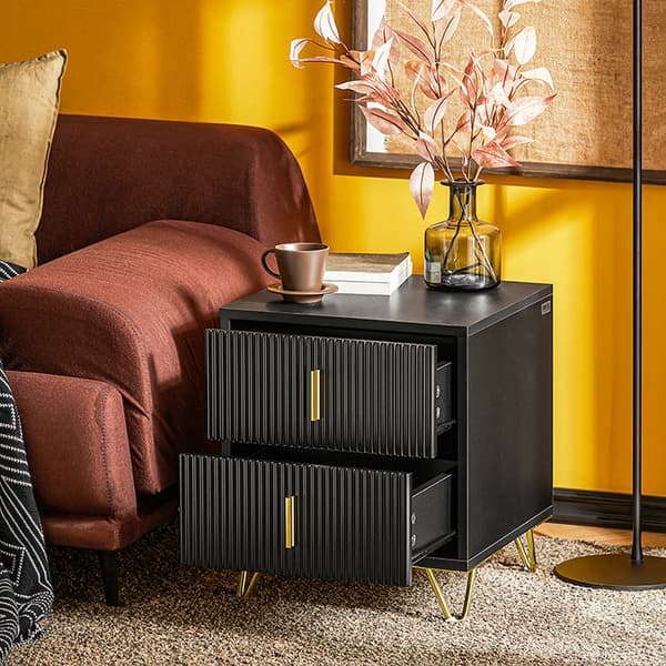 Rootz Moderne sengebord med 2 skuffer - Sofabord - Sidebord - Ridsefaste gulvbeskyttere - Elegant sort og guld design - Nem montering - 40cm x 47cm x
