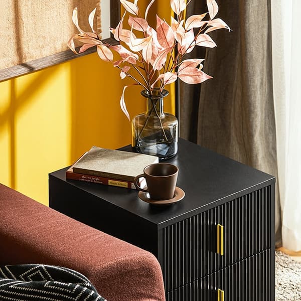 Rootz Moderne sengebord med 2 skuffer - Sofabord - Sidebord - Ridsefaste gulvbeskyttere - Elegant sort og guld design - Nem montering - 40cm x 47cm x