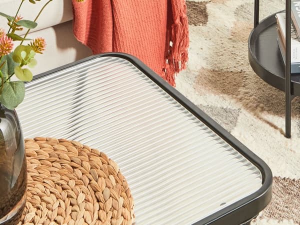 Soffbord Svart Räfflat Härdat Glas Järnram med Hylla Retro Rektangulärt Vardagsrum