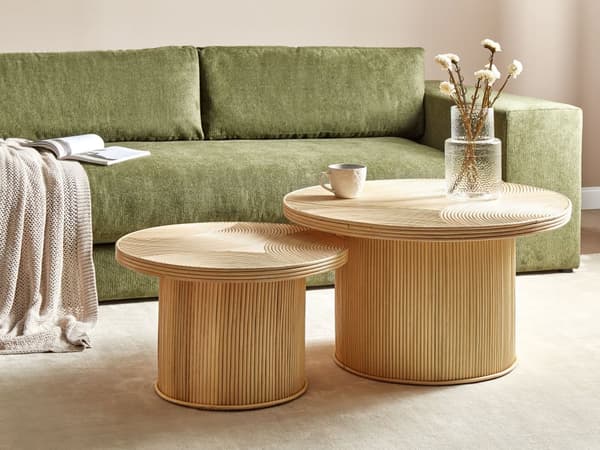 Sæt med 2 sofaborde Naturfarve Rattan Runde former Lodrette linjer Boheme og moderne stil Håndlavet sofabord