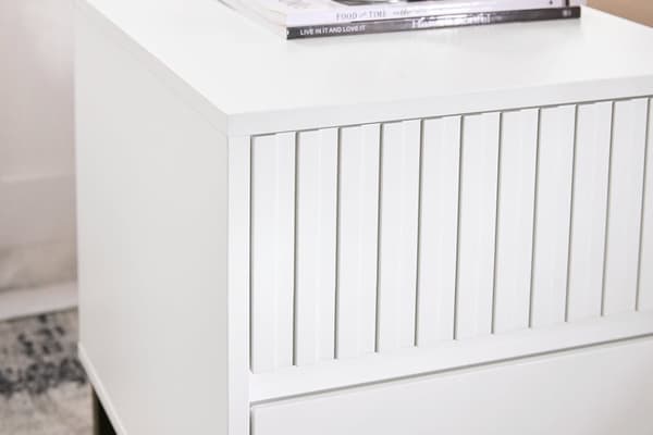 Rootz Bedside Table - Yöpöytä - Päätytaulu - Järjestäytynyt varastointi - 40x48x40cm - teollisuustyyli - turvallinen ja tukeva MDF