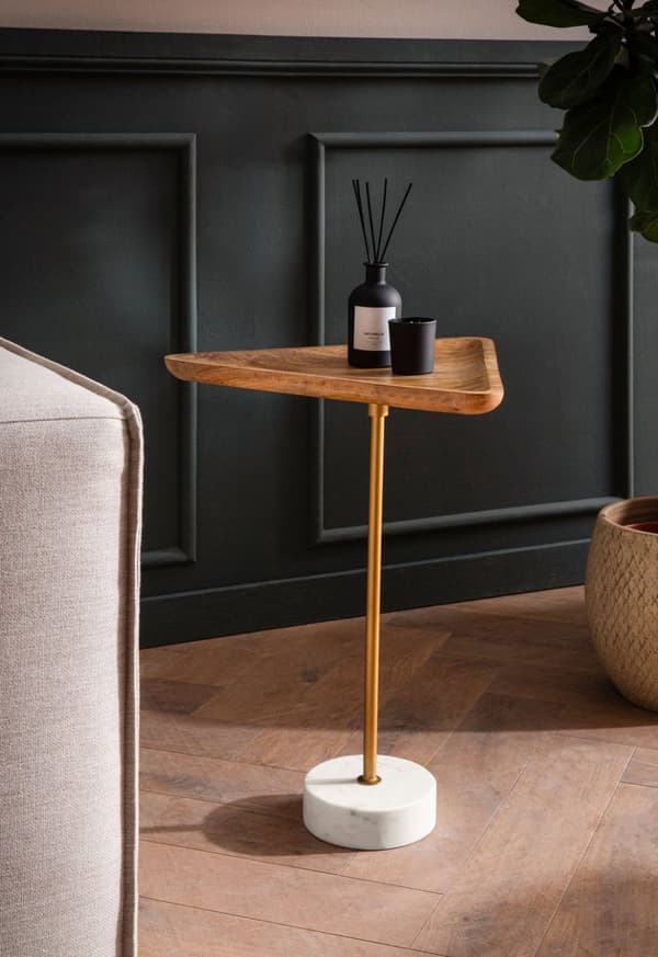 Rootz Triangular Side Table - Moderne sidebord - Håndlavet accenttabel - Unikt design - 45 cm x 40 cm x 55 cm