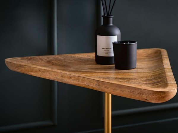 Rootz Triangular Side Table - Moderne sidebord - Håndlavet accenttabel - Unikt design - 45 cm x 40 cm x 55 cm