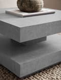 Miniatyrbillede 6 af 6: Rootz Square sofabord - Moderne centerbord - Matt Concrete Design - Rigelig opbevaring - 60 cm x 60 cm x 34 cm