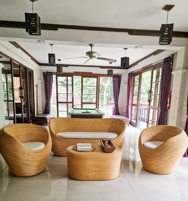 TEGAL OVAL LYS RATTAN BORD