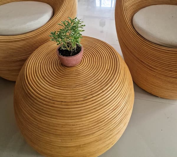 RUNDT RATTAN BORD TEGAL LYS