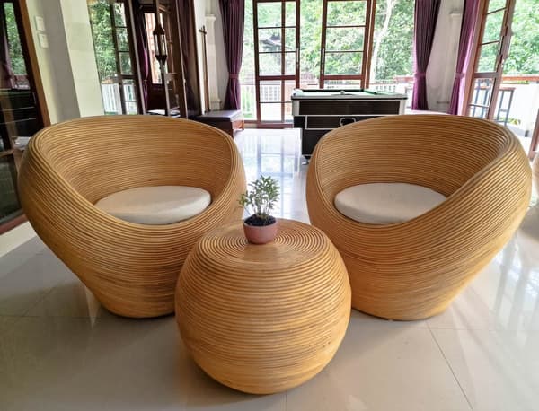 RUNDT RATTAN BORD TEGAL LYS