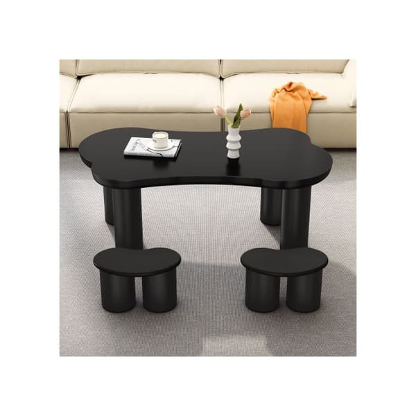 Oregelbunden soffbord i benform, längd 113 cm, bredd 58 cm, höjd 40,5 cm, med 2 små bänkar.