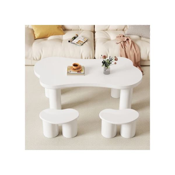 Oregelbunden soffbord i benform, längd 113 cm, bredd 58 cm, höjd 40,5 cm, med 2 små bänkar.