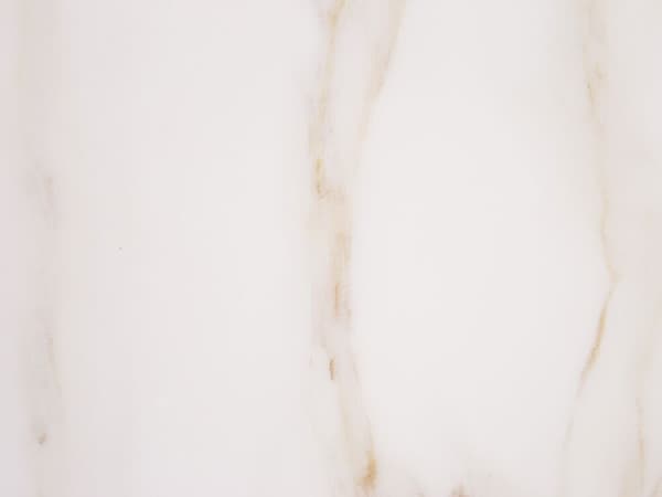 Sofabord med beige/kobber marmorlook CORAL Lumarko!