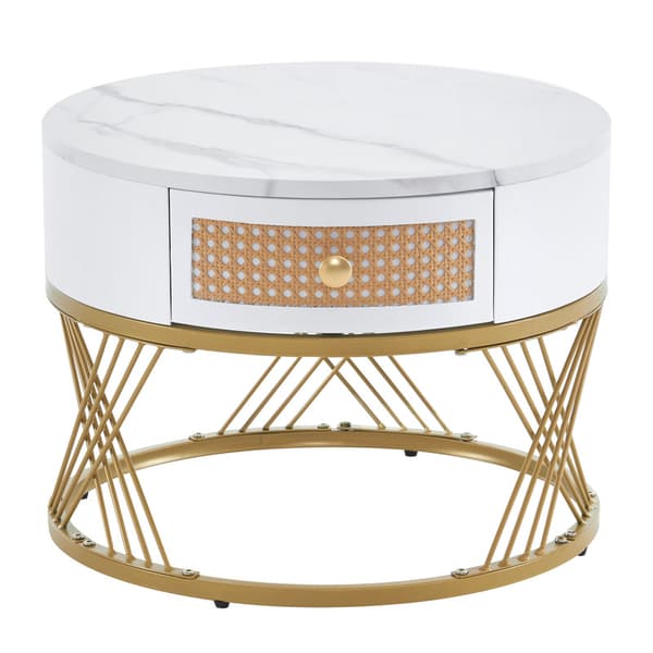 To stykker hvidt sofabord med elegant design med marmor teksturerede plader og skuffer, plast rattan front