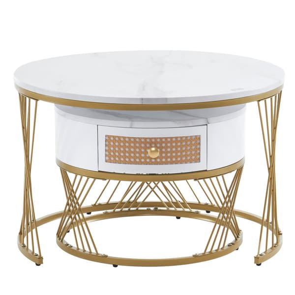 To stykker hvidt sofabord med elegant design med marmor teksturerede plader og skuffer, plast rattan front
