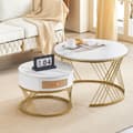 Miniatyrbillede 1 af 6: To stykker hvidt sofabord med elegant design med marmor teksturerede plader og skuffer, plast rattan front
