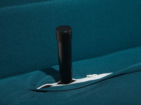 Vuodesohva merensininen yhdelle kangasverhoilu puujalat koristetyyny moderni skandinaavinen