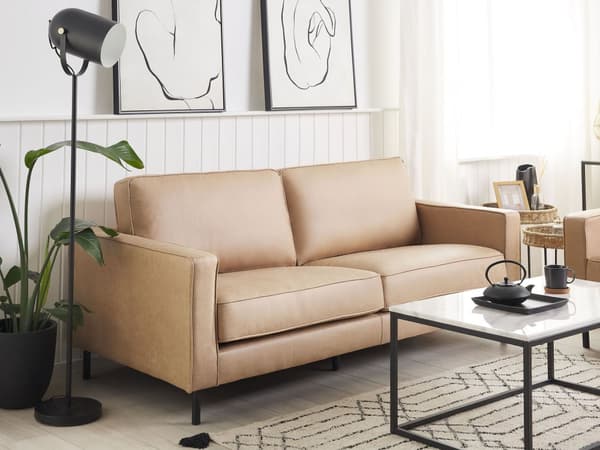 Sohva beige keinonahka verhoiltu metallijalat kolmelle tyynyt tarranauhalla moderni tyyli