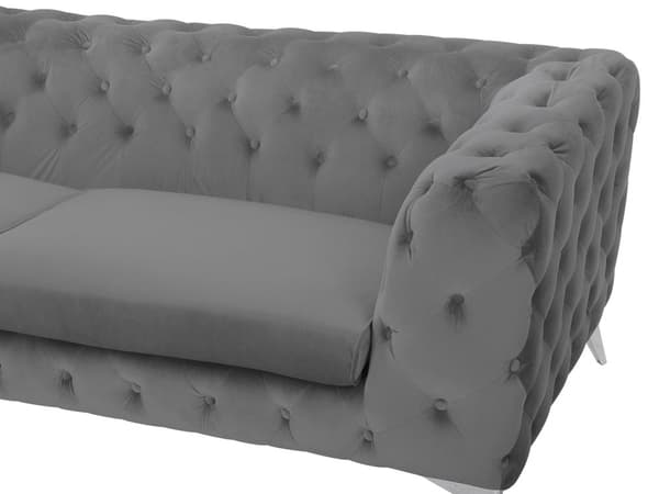 Den grå Chesterfield quiltede sofa er elegant fløjlsfløjl