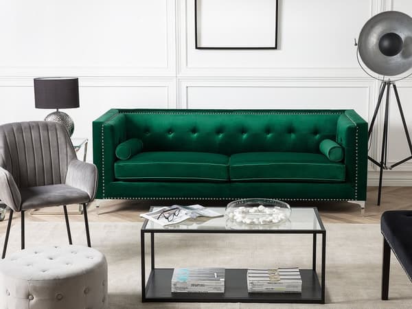 Sohva smaragdinvihreä sametti verhoiltu kolmelle napitettu verhoilunaulat koristetyynyt glamour retro tyyli