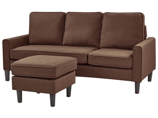 En brun polstret 3-personers sofa med skammel Moderne stuesofa