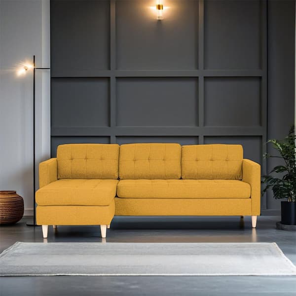 Marino sofa, sjeselongsofa høyre eller venstrevent i stoff karri gul og med treben.