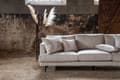Miniatyrbild 6 av 7: Sofia soffa 3-sits sammet beige.