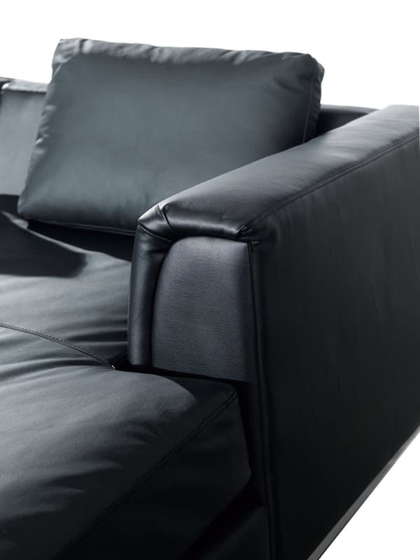 Hjørnesofa med svart skinnpolstring og ottoman L-formet venstreorientering
