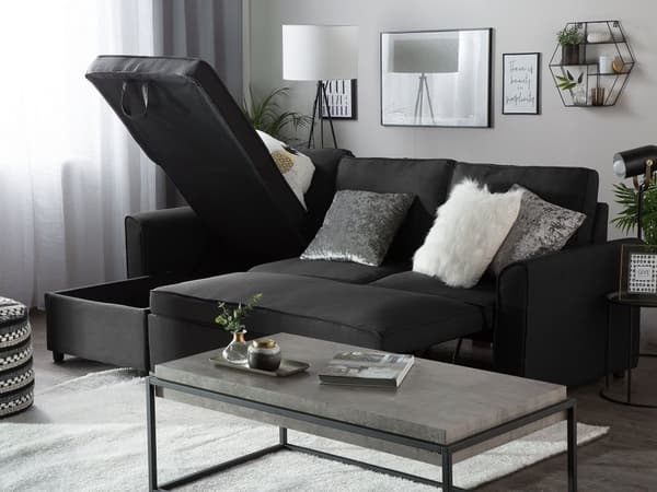 Hjørnesovesofa i svart stoff med polstring og oppbevaringsseng i høyrevendt retning