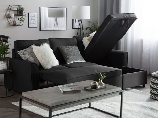 Hjørnesovesofa i svart stoff med venstrevendt polstring og oppbevaringsseng