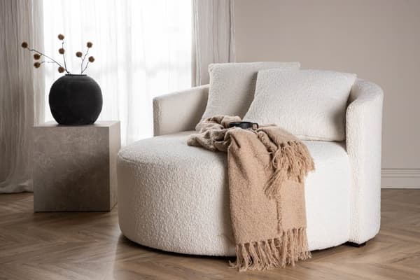 Kelso sofa Ø116cm 2 seter teddy hvit.