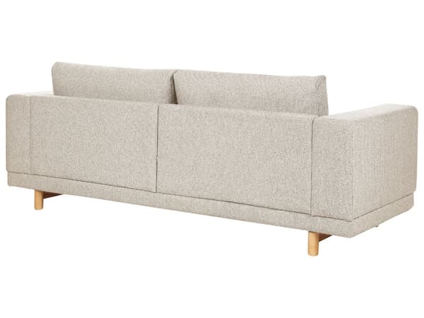 Sohva vaalea beige kangas verhoiltu kolmelle eukalyptusrunko kumipuujalat minimalistinen skandinaavinen