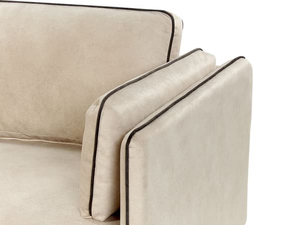 Kulmasohva beige kolmelle samettiverhoilu metallijalat oikea koristetyynyt moderni