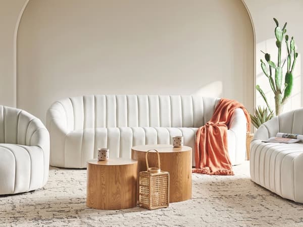 3-sits soffa Off-White sammet modern retro design tuftad sits låg rygg