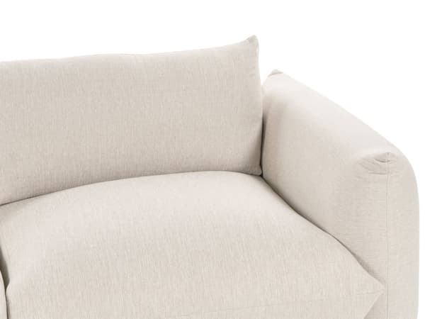 Sohva vaalea beige polyesteri kangasverhoilu kolmelle koristetyynyillä