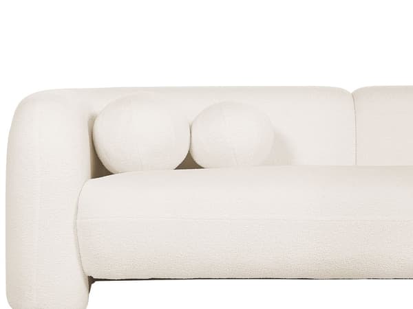 3-personers hvid boucle-sofa i glam retro-stil med lammeskind og ekstra puder