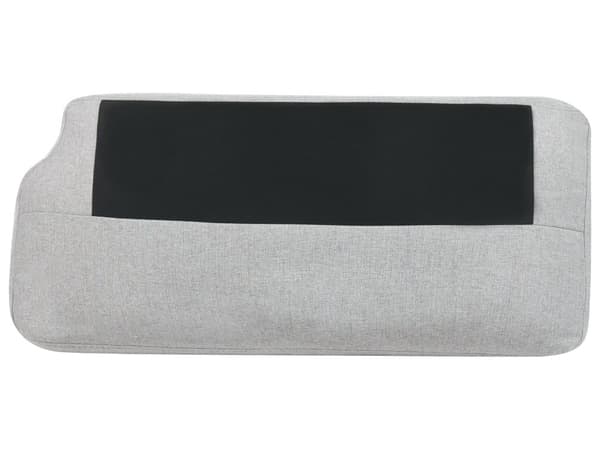 3-seters sofa i lysegrått stoff med lav rygg i Chesterfield-stil