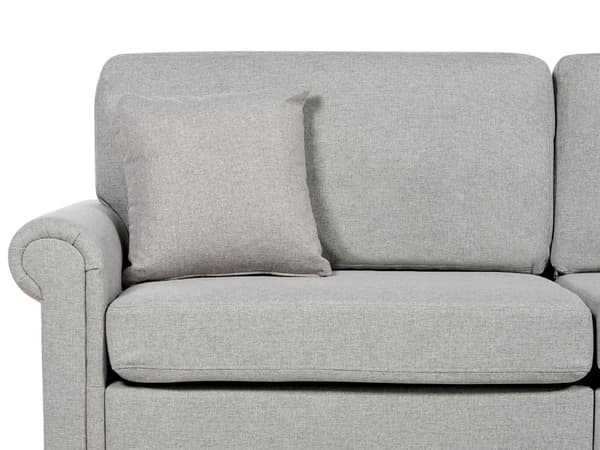 3-seters sofa i lysegrått stoff med lav rygg i Chesterfield-stil